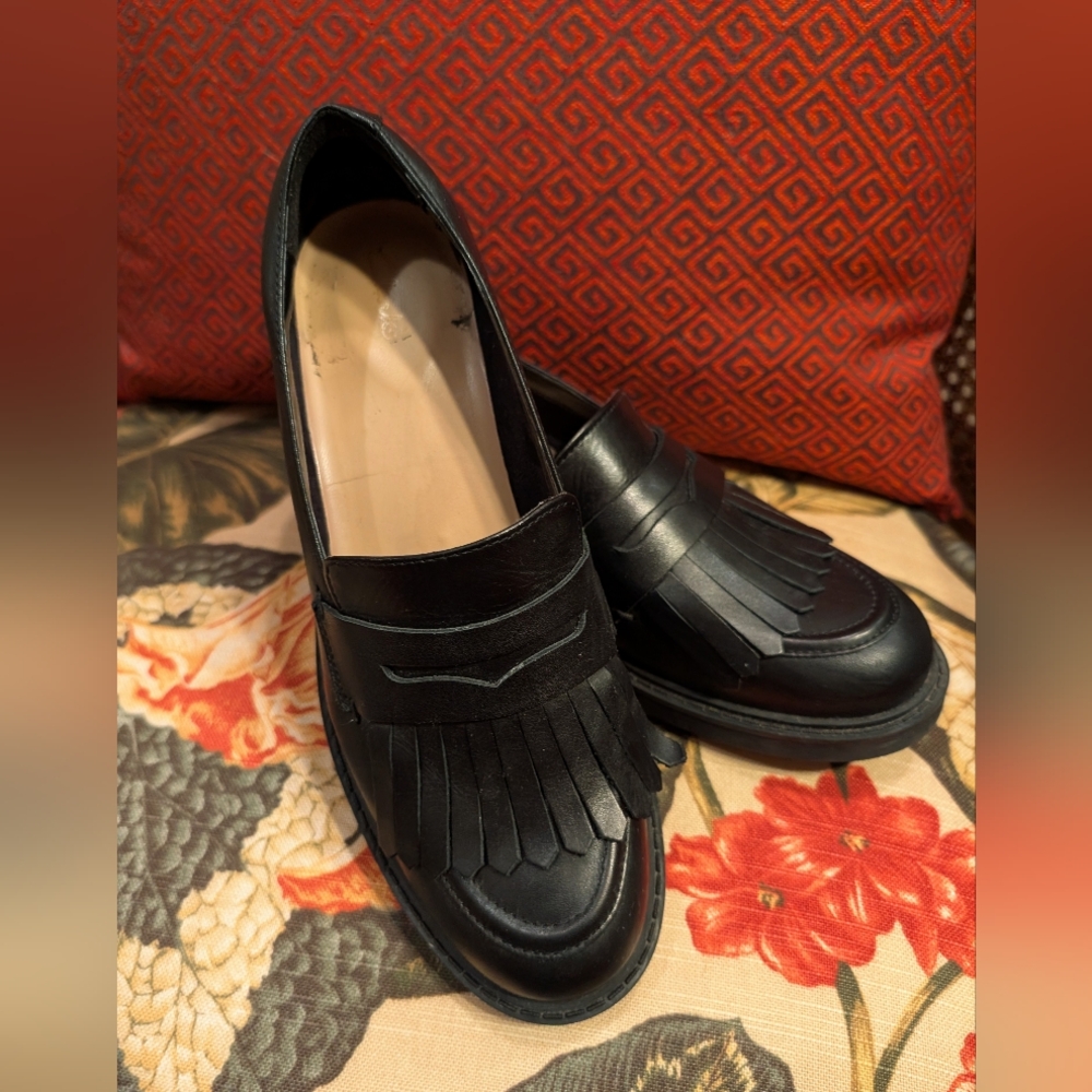 Clarks Black Leather Chunky Sole Loafers. 8.5M